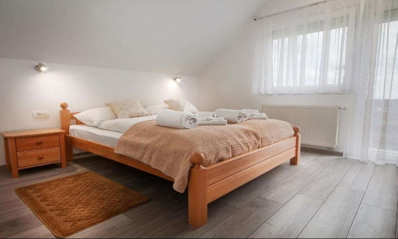 Apartment Josipa เซลิสเต เดรซิสโก ภายนอก รูปภาพ