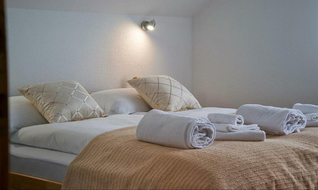 Apartment Josipa เซลิสเต เดรซิสโก ภายนอก รูปภาพ