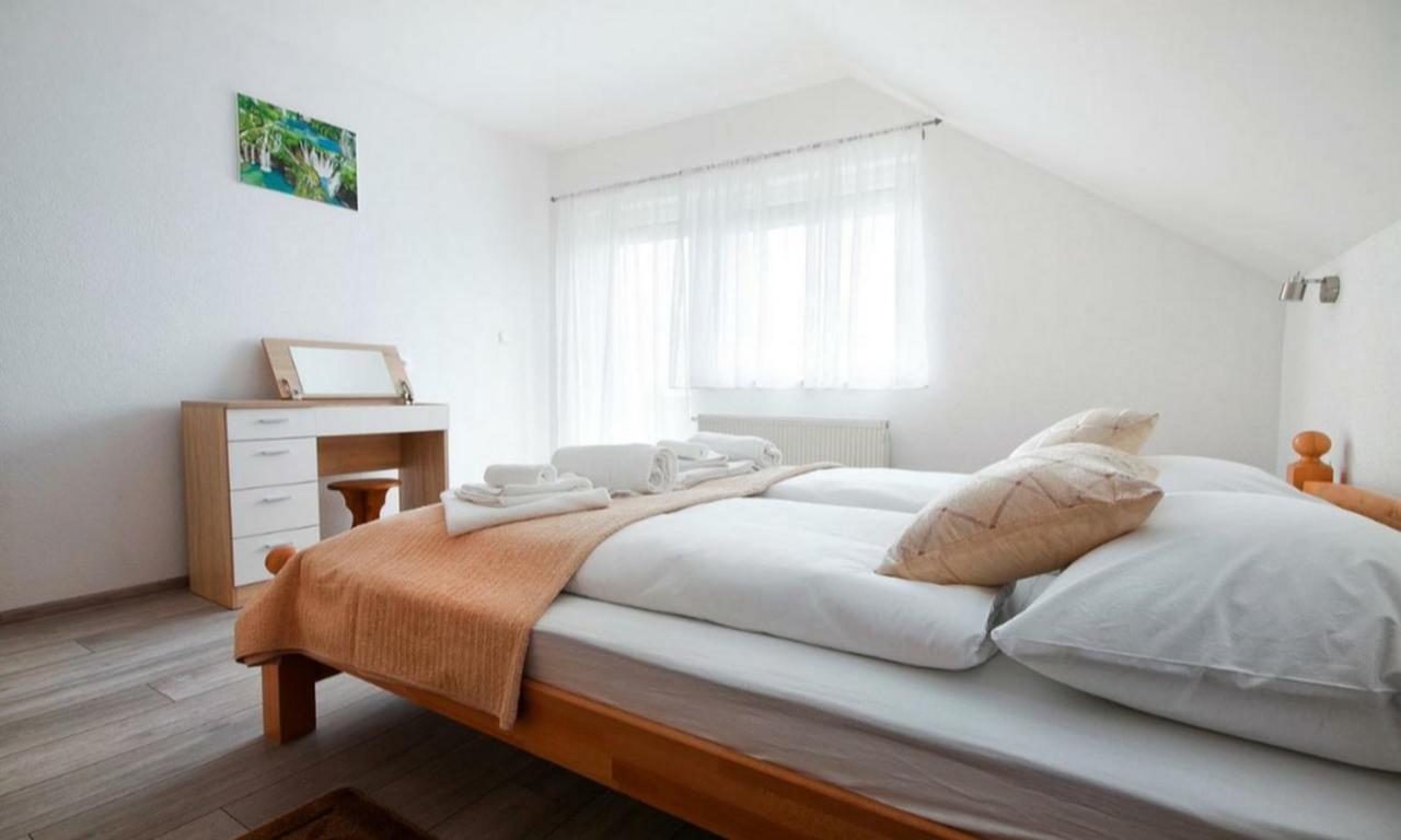 Apartment Josipa เซลิสเต เดรซิสโก ภายนอก รูปภาพ