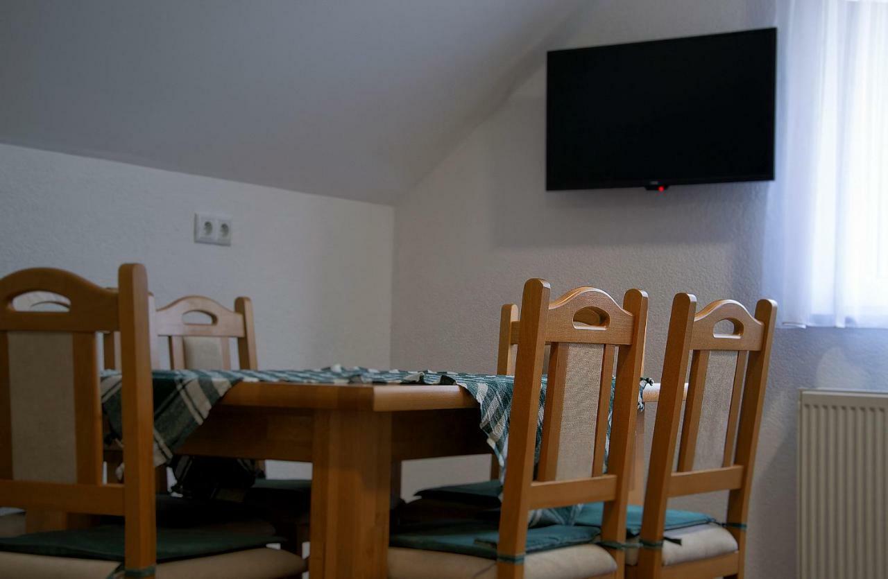 Apartment Josipa เซลิสเต เดรซิสโก ภายนอก รูปภาพ
