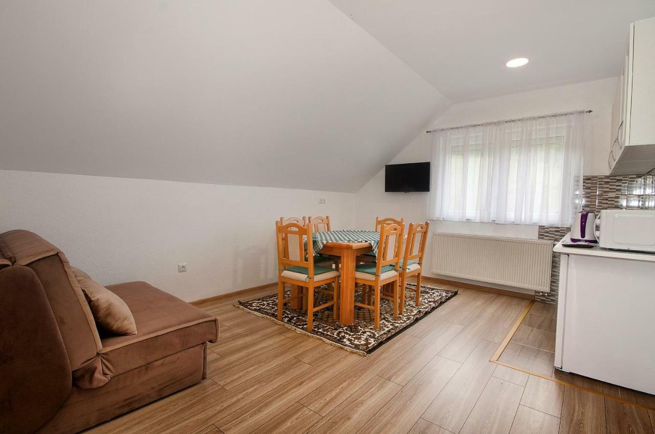 Apartment Josipa เซลิสเต เดรซิสโก ภายนอก รูปภาพ