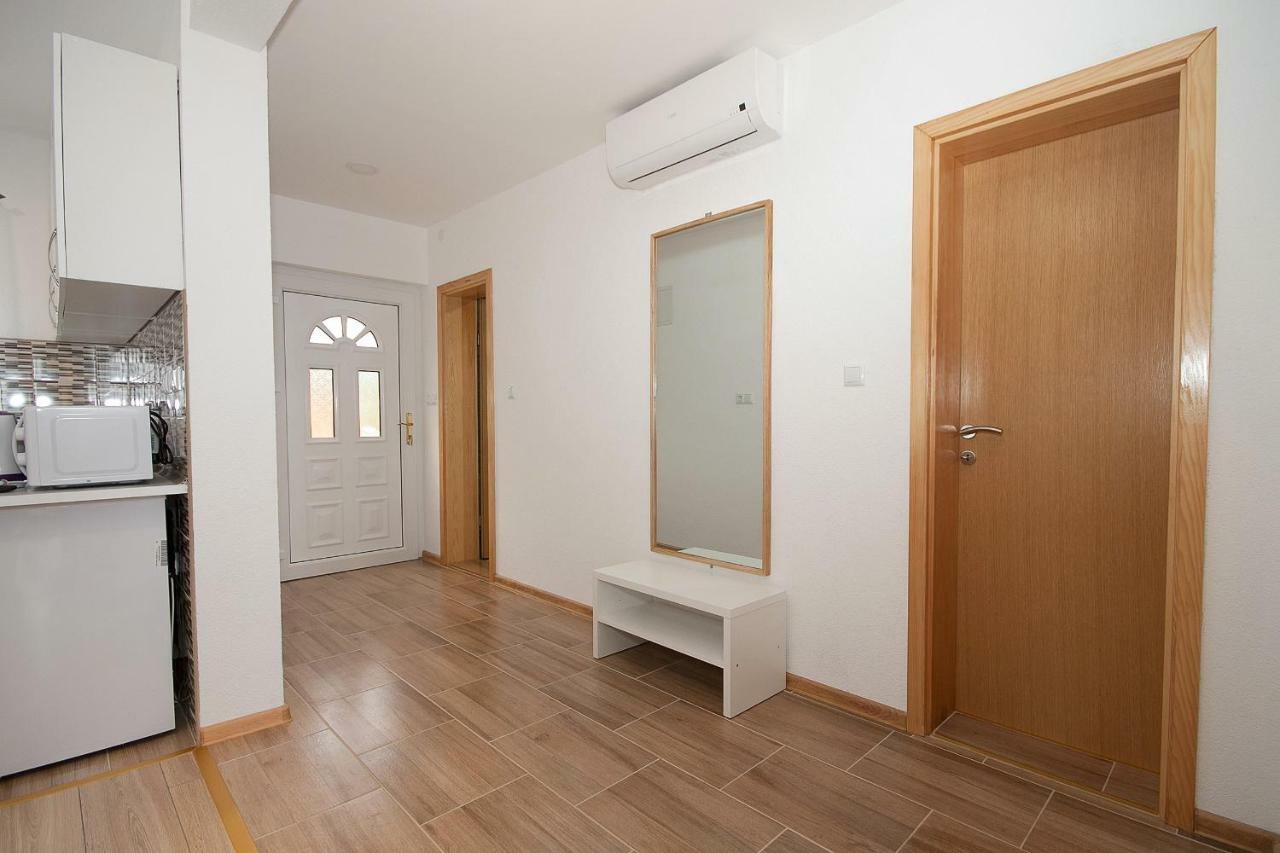 Apartment Josipa เซลิสเต เดรซิสโก ภายนอก รูปภาพ